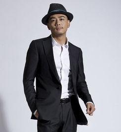 周晓鹏导演个人资料,光影艺术家的导演之路