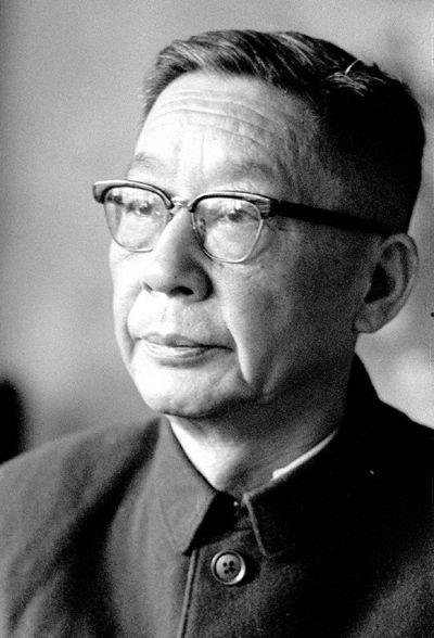 老舍的背景资料,老舍的人生轨迹与创作历程