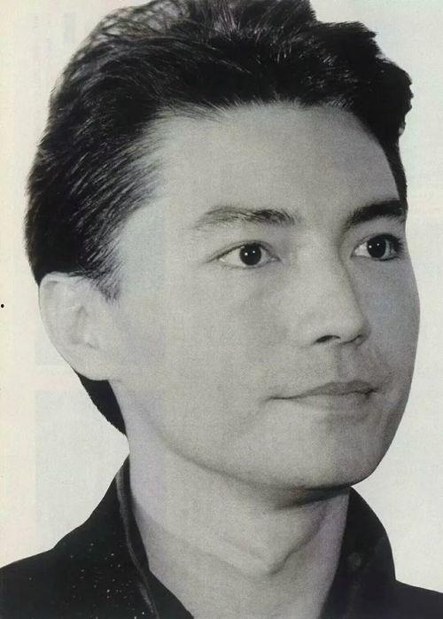 尊龙图片资料,光影交错，演绎传奇人生